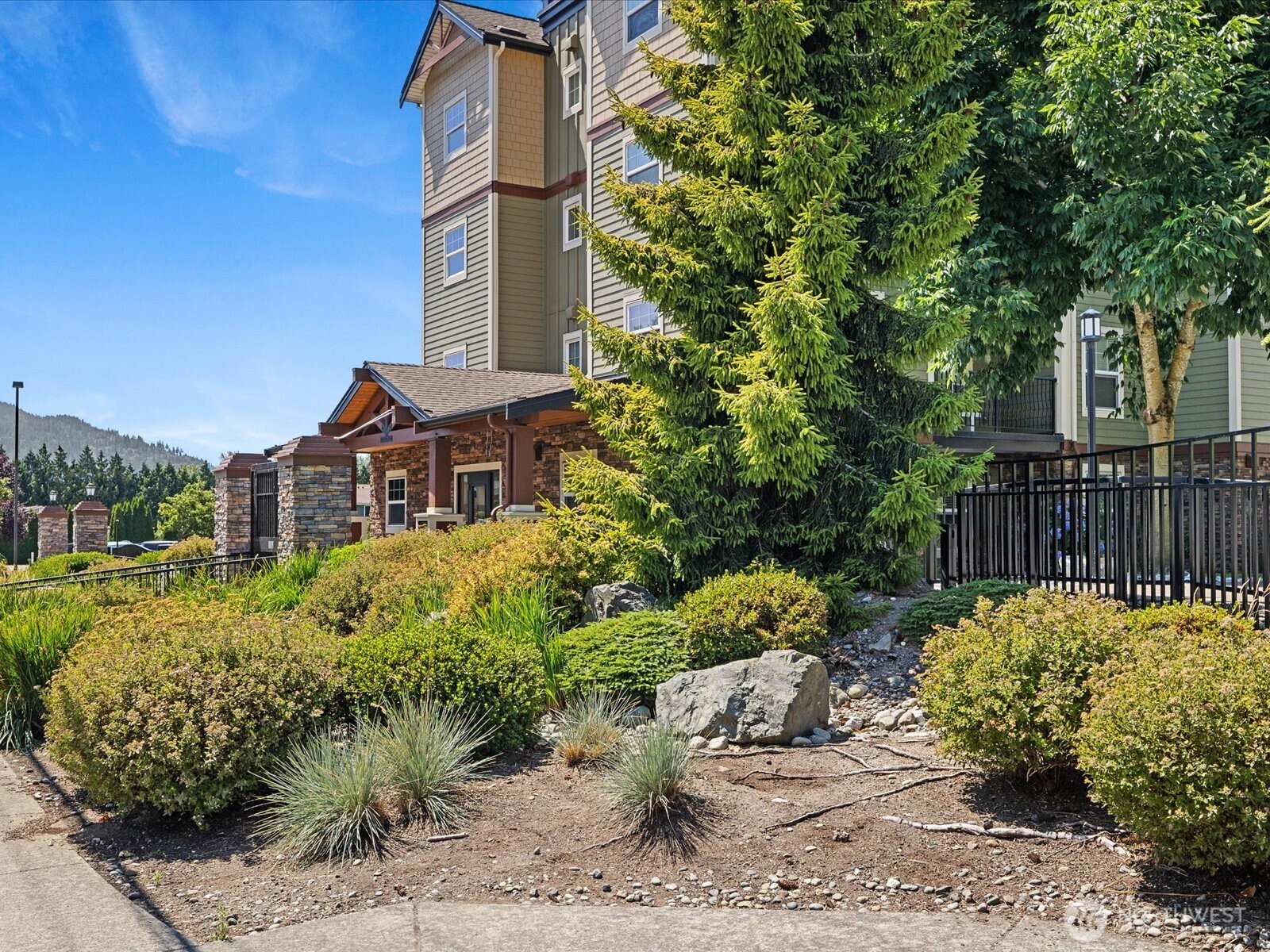 690 32nd Street, Unit B205 Bellingham, WA 98225 - Photo 8 of 40 a front view of a house with a yard
