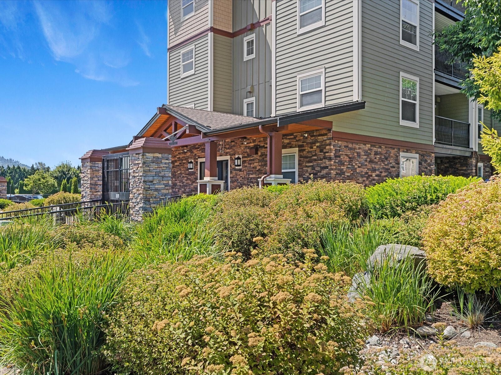 690 32nd Street, Unit B205 Bellingham, WA 98225 - Photo 9 of 40 a view of a house with a small yard and plants