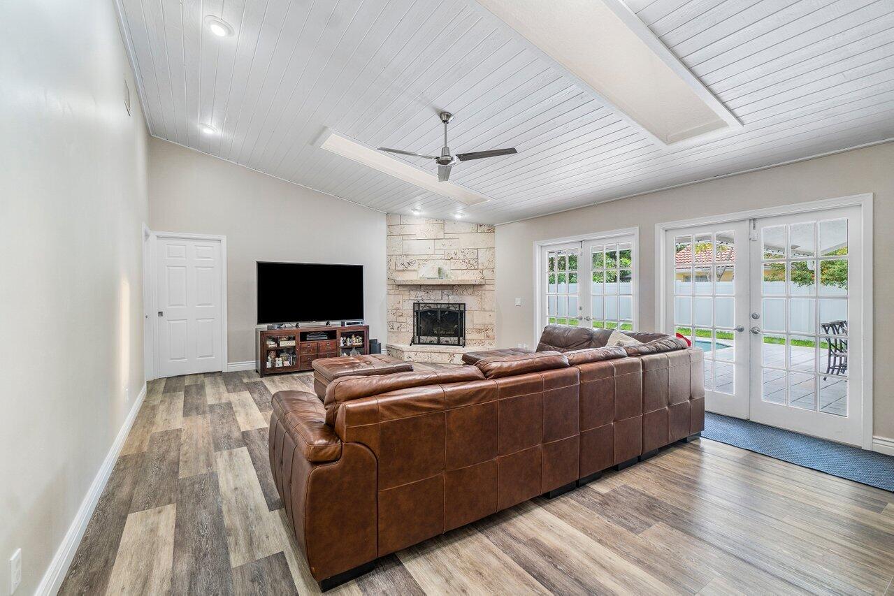 1491 Southwest 15th Street Boca Raton, FL 33486 - Photo 12 of 36 015-1491Southwest15thStreet-BocaRaton-FL