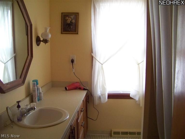 249 Center Road Bedford, OH 44146 - Photo 24 of 25 Bath in rental unit