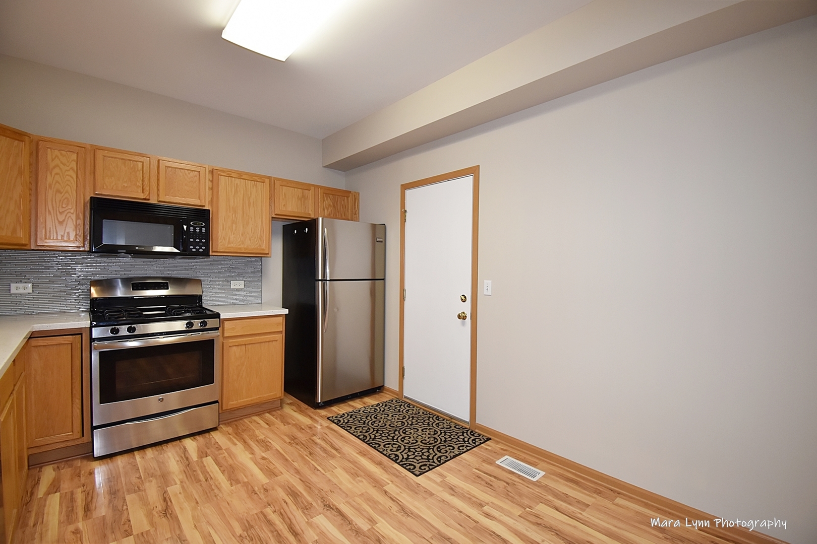 760 County Line Road Aurora, IL 60502 - Photo 12 of 25 a kitchen with a refrigerator stove and microwave
