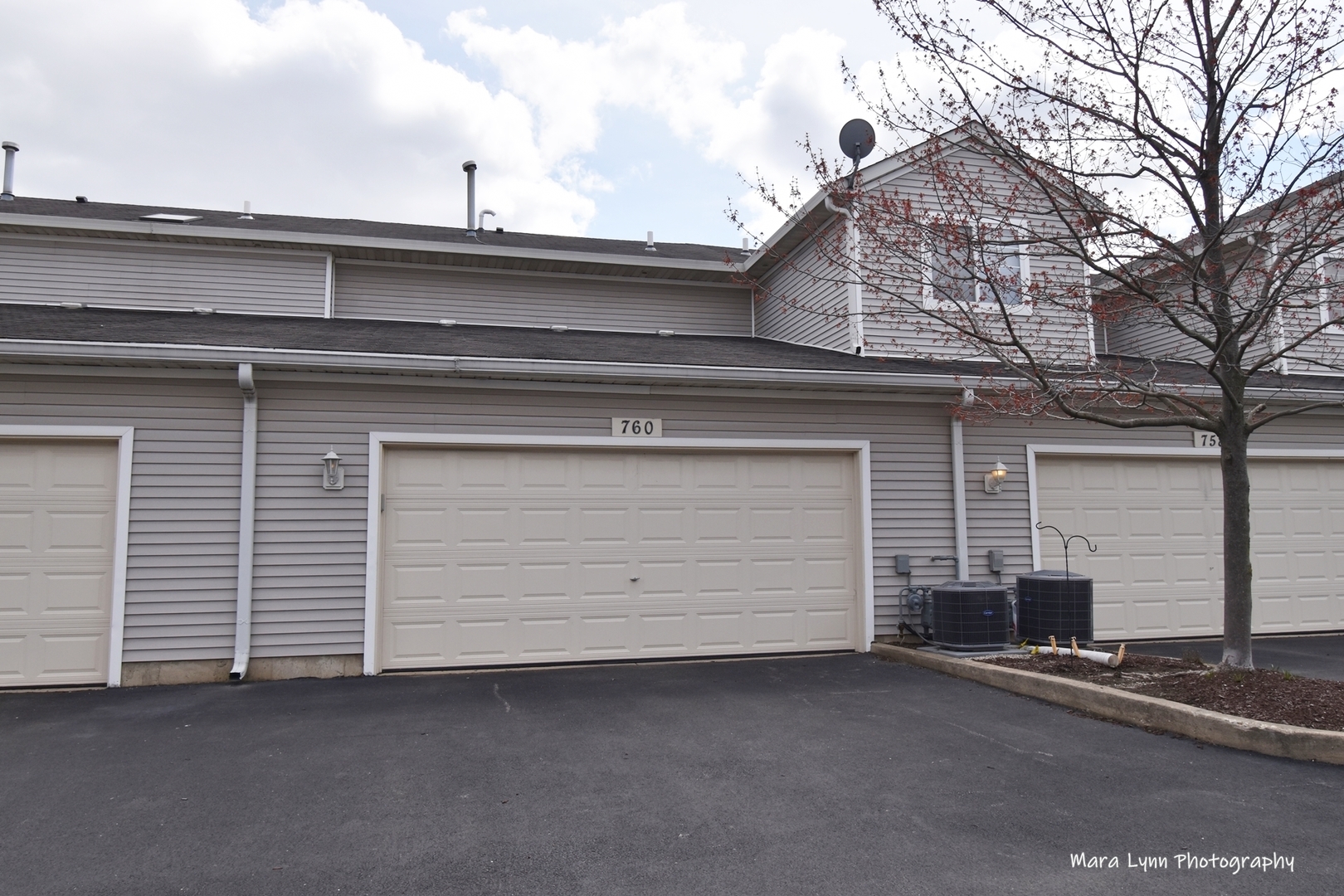 760 County Line Road Aurora, IL 60502 - Photo 22 of 25 front view of a house