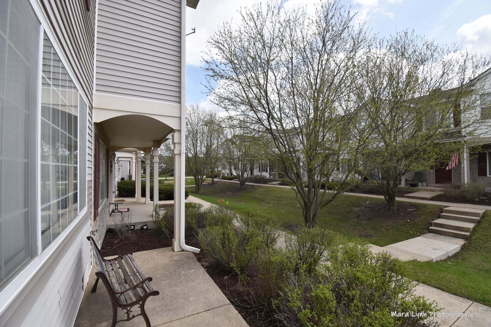 760 County Line Road Aurora, IL 60502 - Photo 25 of 25 a view of a patio with table and chairs under an umbrella