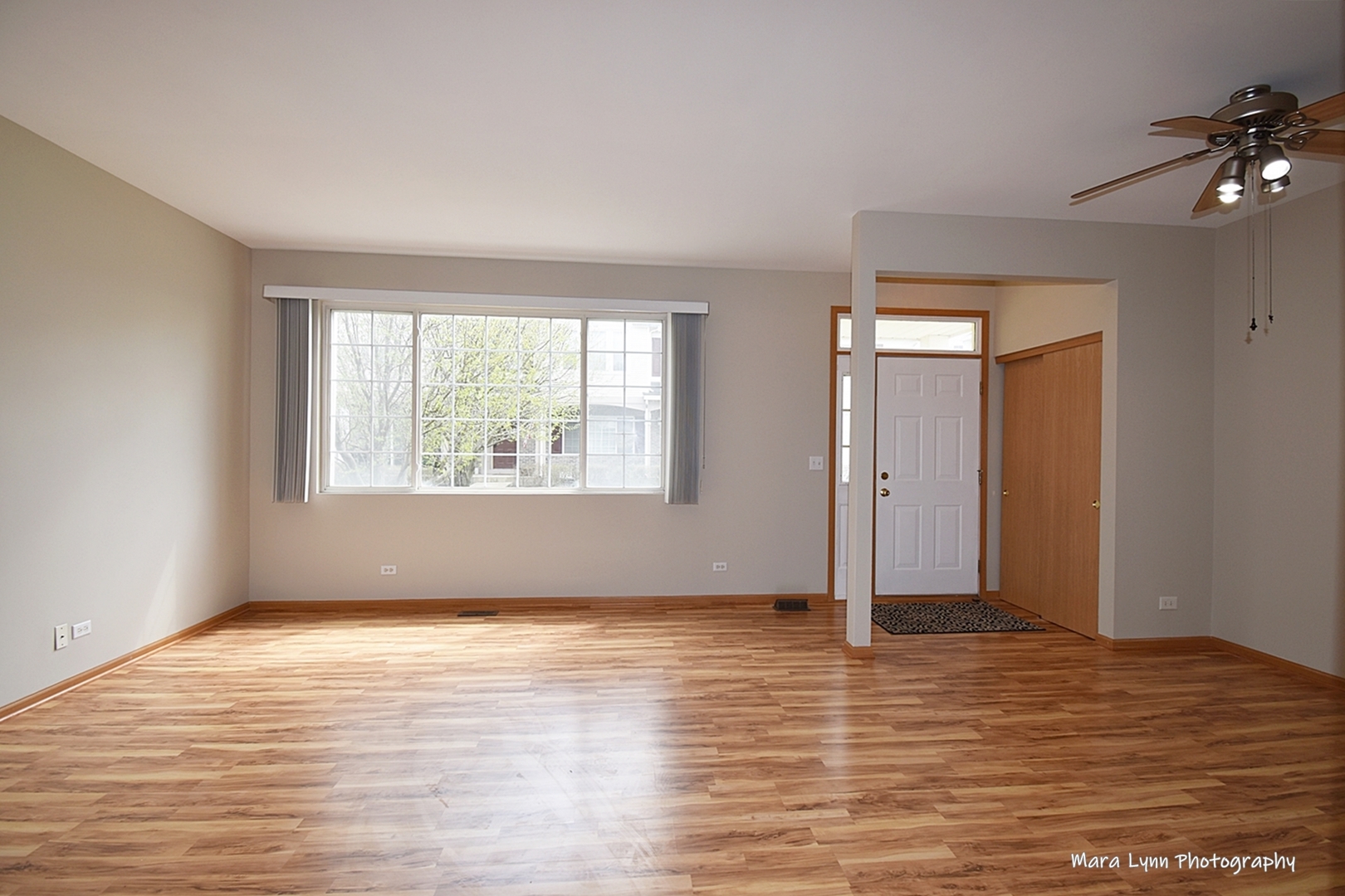 760 County Line Road Aurora, IL 60502 - Photo 3 of 25 an empty room with wooden floor and windows