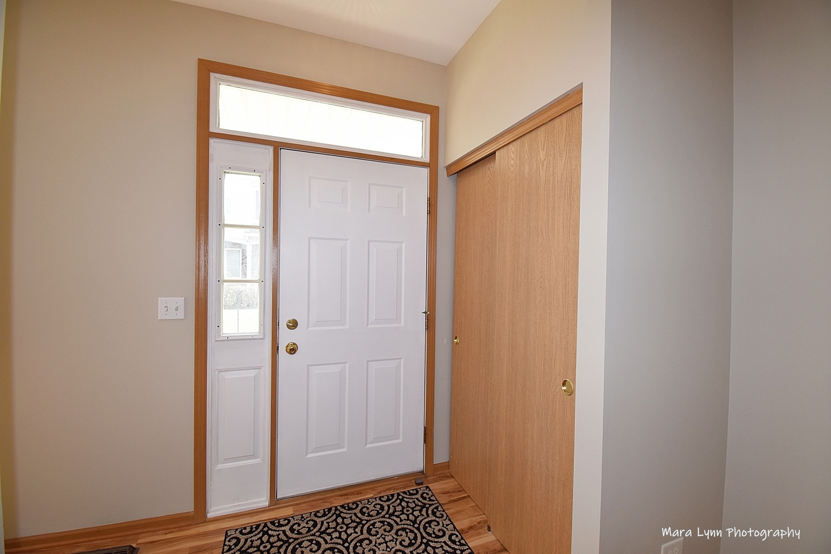 760 County Line Road Aurora, IL 60502 - Photo 5 of 25 a bathroom with a shower and a sink