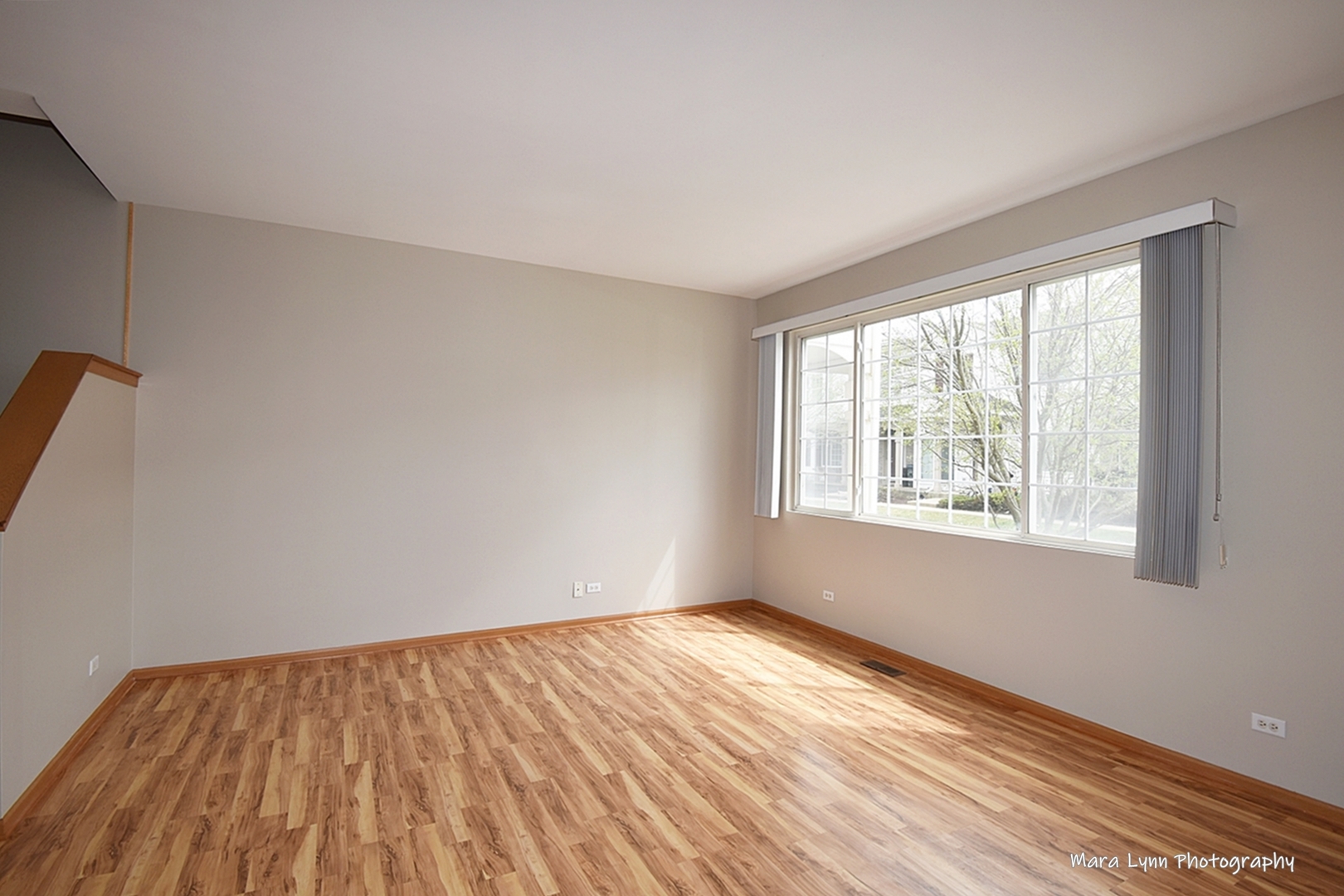 760 County Line Road Aurora, IL 60502 - Photo 9 of 25 a view of an empty room with wooden floor and a window