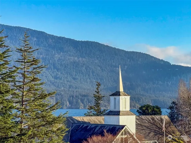 $1,098,000 | 231 Madrona Street, Unit 5, Orcas Island, WA 98245