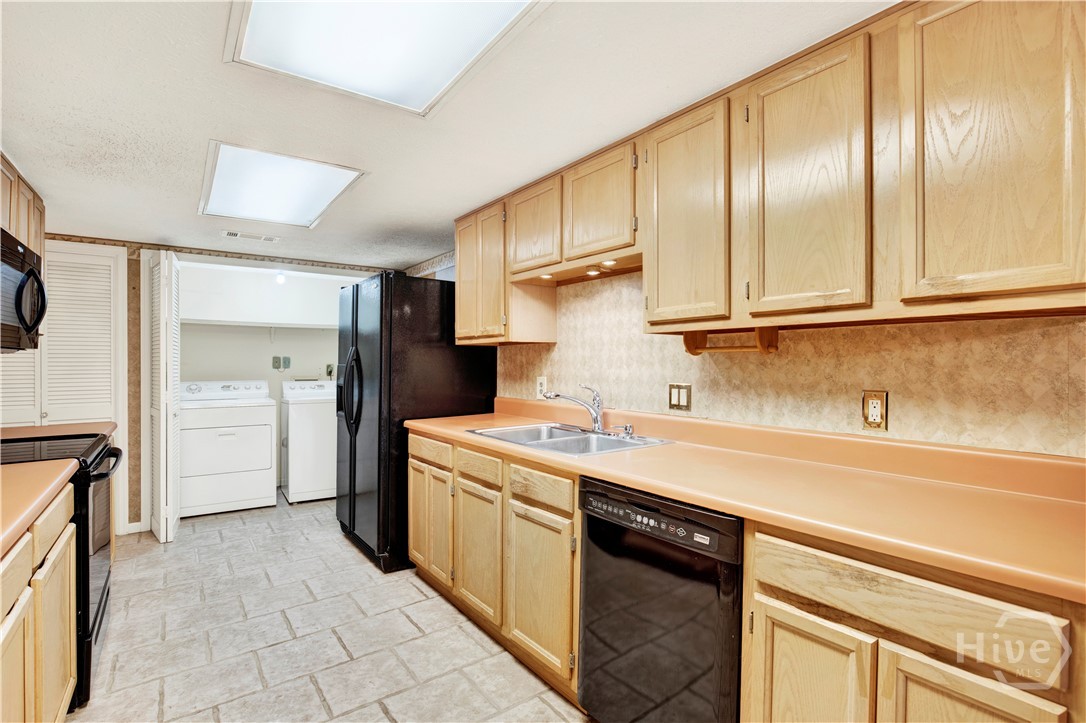 11 Shipwatch Road Savannah, GA 31410 - Photo 9 of 38 Galley Kitchen