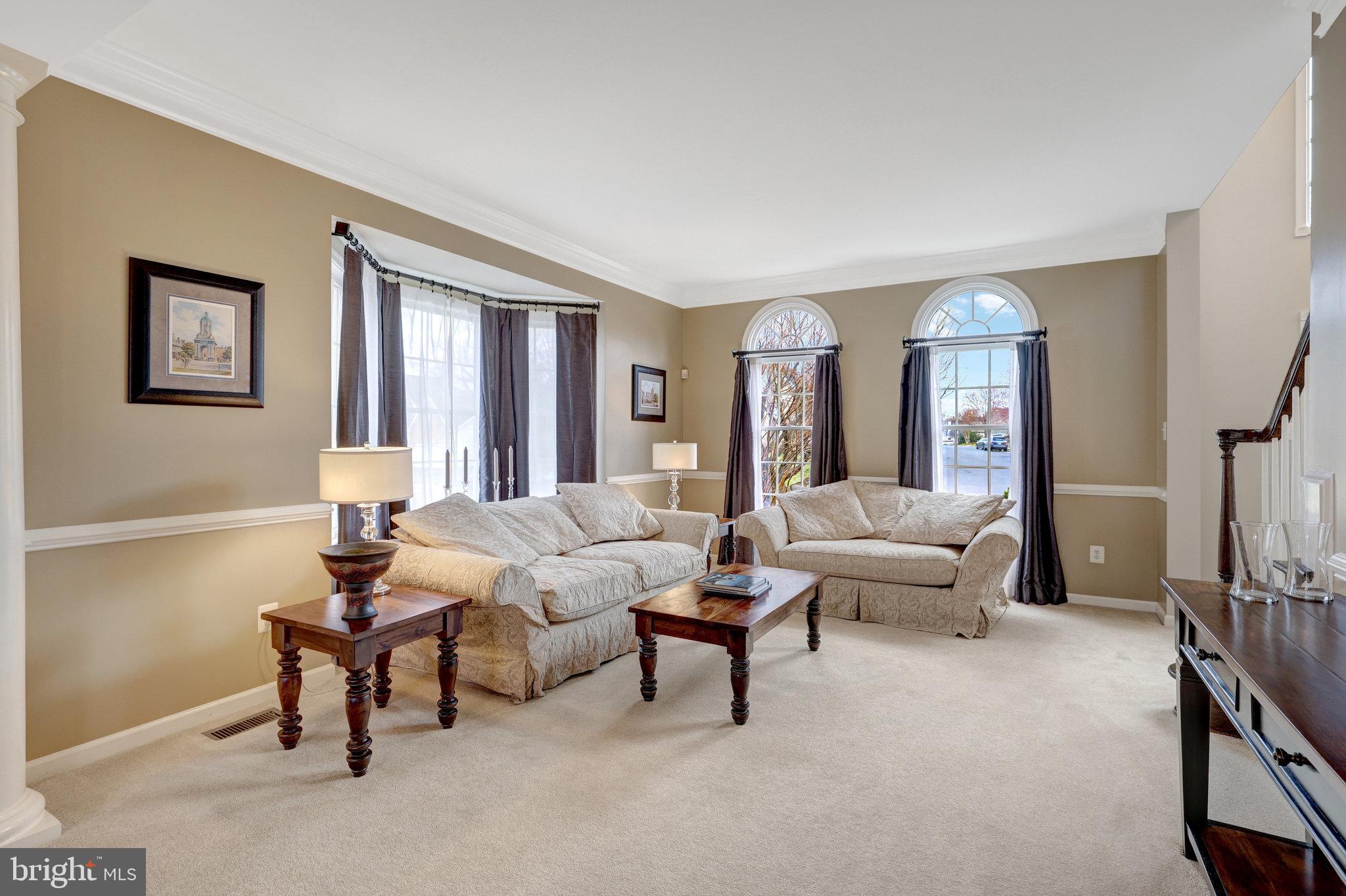12513 Ridgegate Drive Herndon, VA 20170 - Photo 11 of 72 a living room with furniture and a potted plant