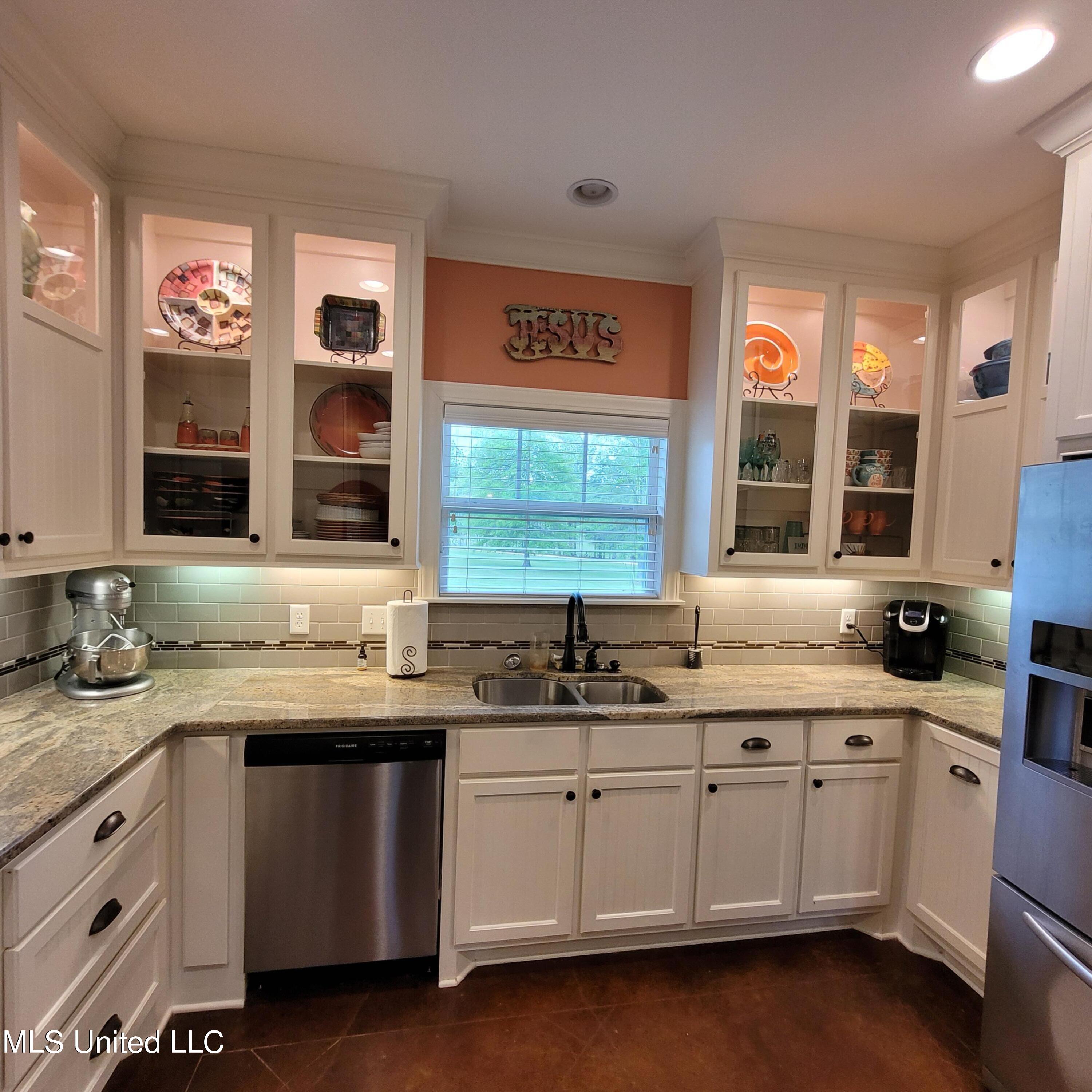 20148 Midway Road Terry, MS 39170 - Photo 10 of 31 Kitchen Glass 1