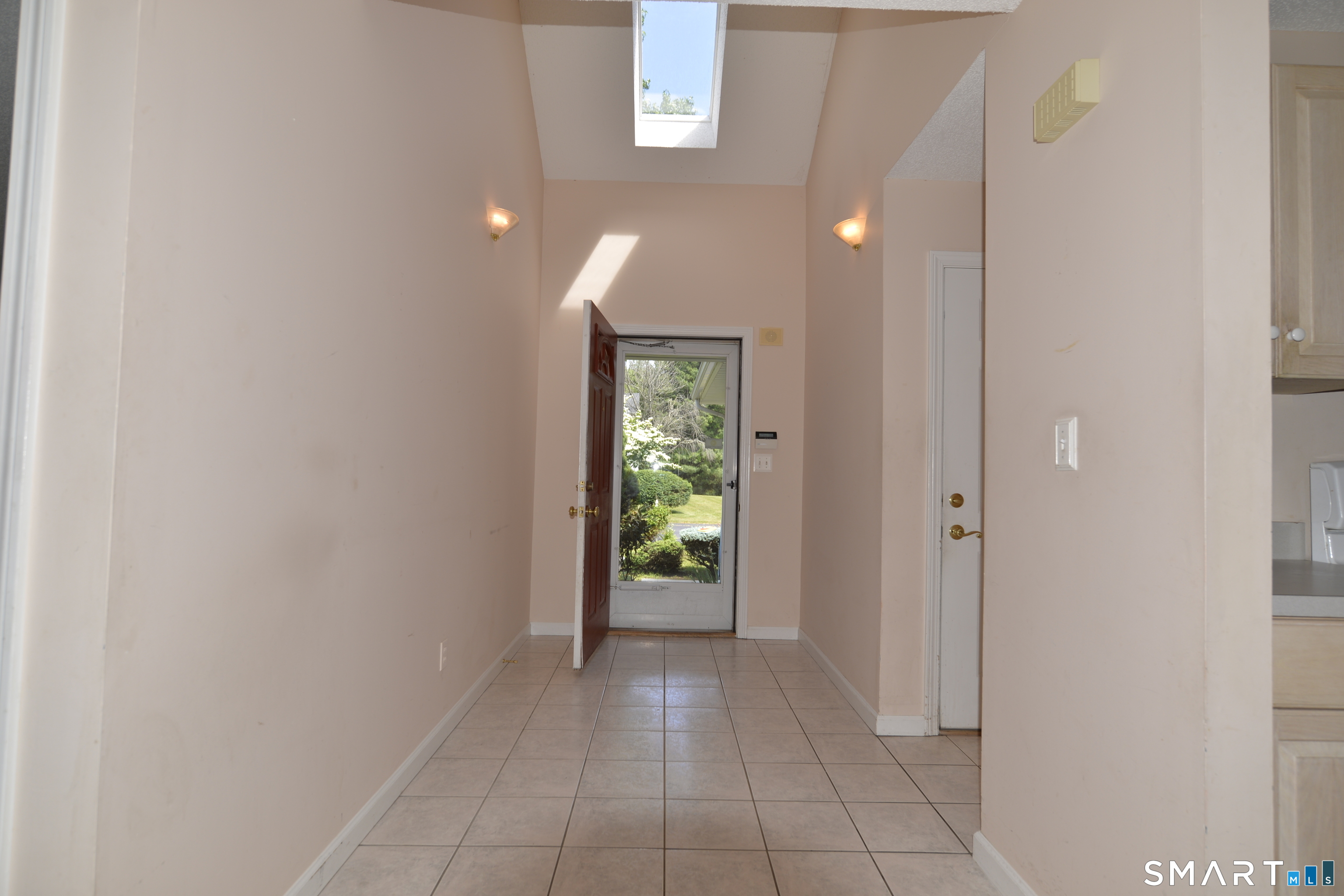 55 Canterbury Road, Unit 55 Hamden, CT 06514 - Photo 3 of 27