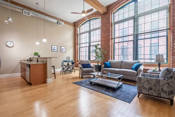 $2,915 | 300 Canal Street, Unit 5103, Lawrence, MA 01840