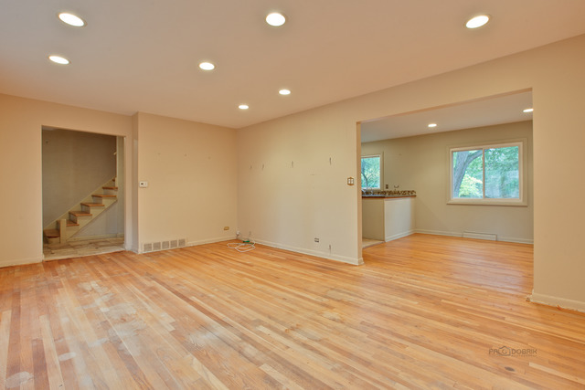 211 Riverside Drive Northfield, IL 60093 - Photo 5 of 25