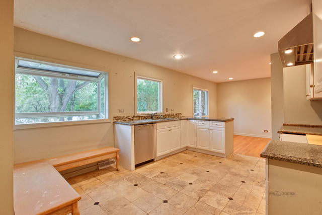 211 Riverside Drive Northfield, IL 60093 - Photo 9 of 25