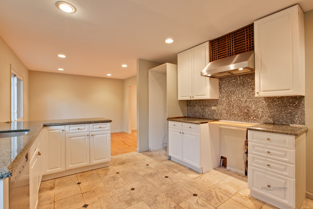 211 Riverside Drive Northfield, IL 60093 - Photo 10 of 25