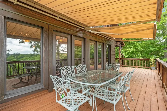 a view of a car park in front of house