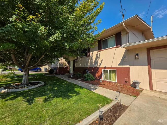 $399,999 | 2390 Rolling Hills Drive, Clarkston, WA 99403