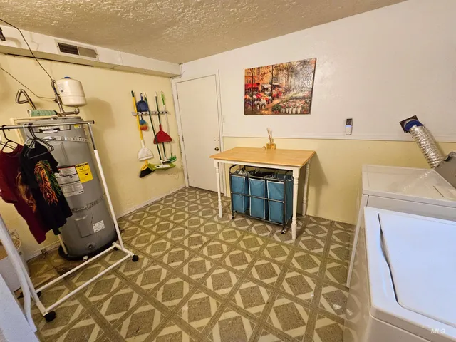 $399,999 | 2390 Rolling Hills Drive, Clarkston, WA 99403