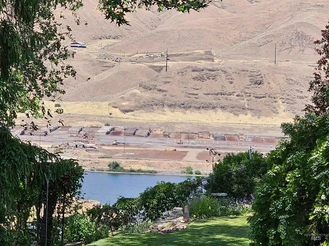 $399,999 | 2390 Rolling Hills Drive, Clarkston, WA 99403