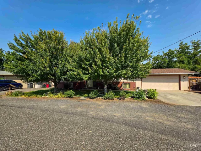 $399,999 | 2390 Rolling Hills Drive, Clarkston, WA 99403