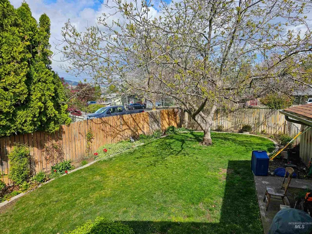 $399,999 | 2390 Rolling Hills Drive, Clarkston, WA 99403