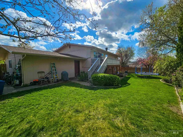 $399,999 | 2390 Rolling Hills Drive, Clarkston, WA 99403