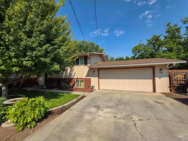 $399,999 | 2390 Rolling Hills Drive, Clarkston, WA 99403