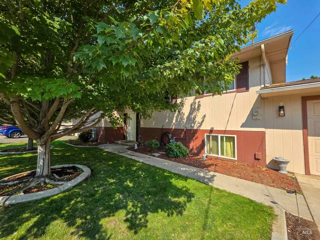 $399,999 | 2390 Rolling Hills Drive, Clarkston, WA 99403