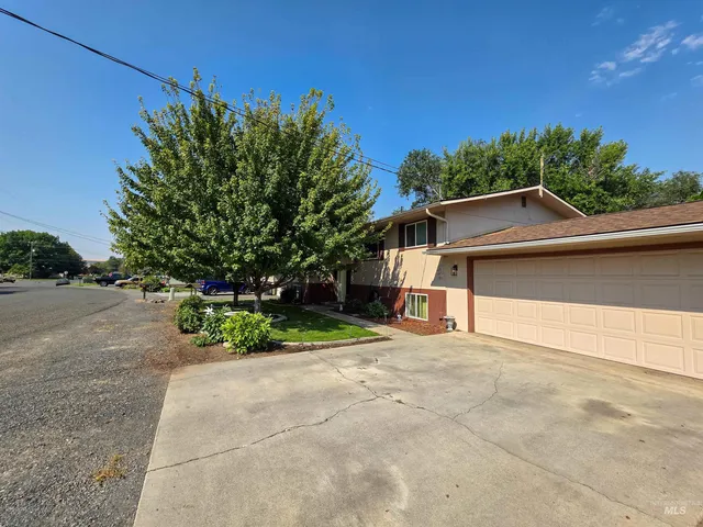 $399,999 | 2390 Rolling Hills Drive, Clarkston, WA 99403