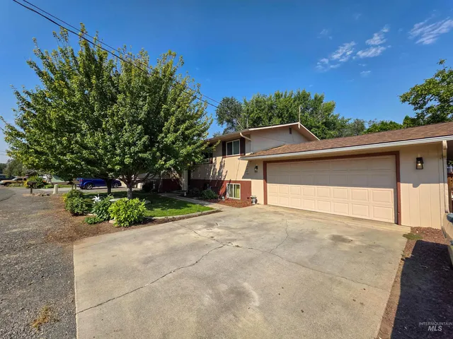 $399,999 | 2390 Rolling Hills Drive, Clarkston, WA 99403