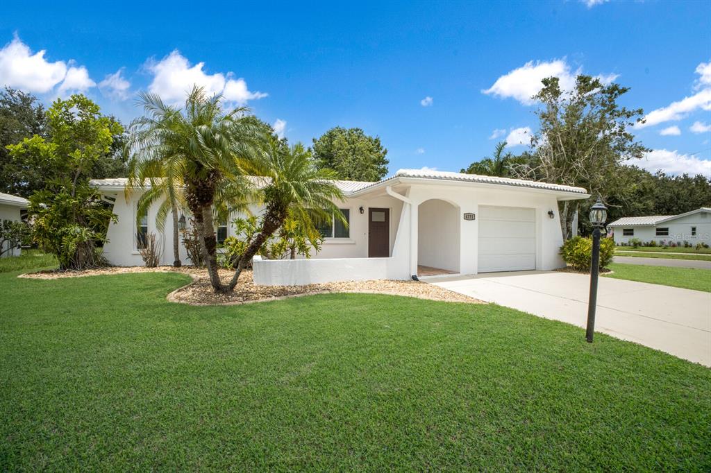 4211 Chinaberry Road Bradenton, FL 34208 - Photo 1 of 1 Gallery Image 1