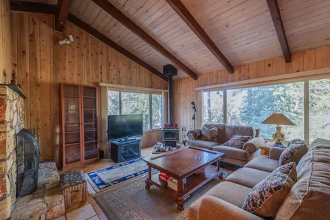 $385,000 | 25336 Marion Ridge Drive, Idyllwild, CA 92549