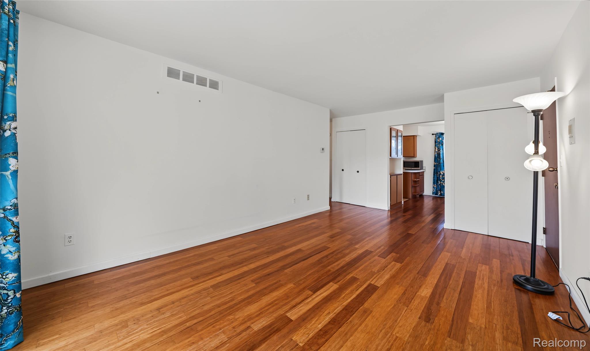 29289 Hayes Road, Unit F10 Warren, MI 48088 - Photo 15 of 40 15_Living Room-5.jpeg