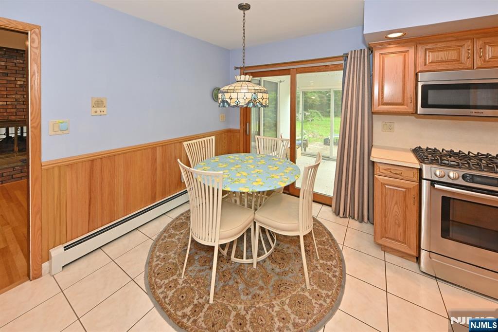 9 Lyncrest Drive Paramus, NJ 07652 - Photo 19 of 49