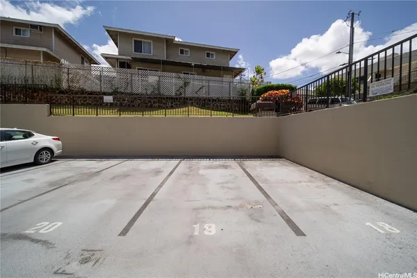 $2,850 | 1401 Lusitana Street, Unit 504, Honolulu, HI 96813