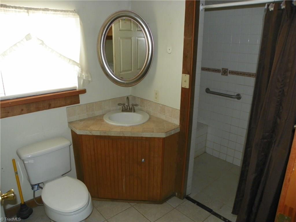 2916 Tyro Road Lexington, NC 27295 - Photo 5 of 10 Full Bath
