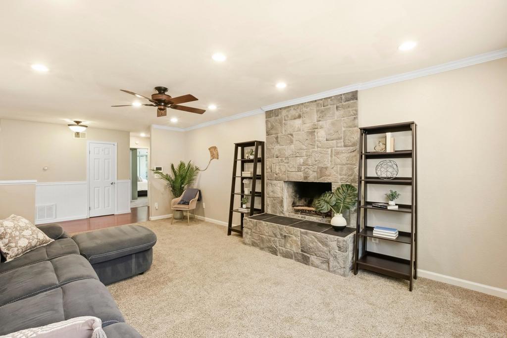 10029 Via Leslie Santee, CA 92071 - Photo 7 of 38