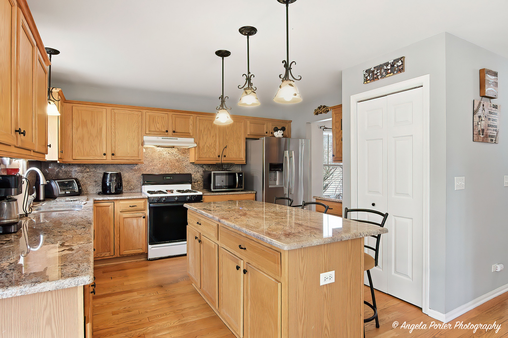 283 Spring Lake Drive Round Lake, IL 60073 - Photo 3 of 32
