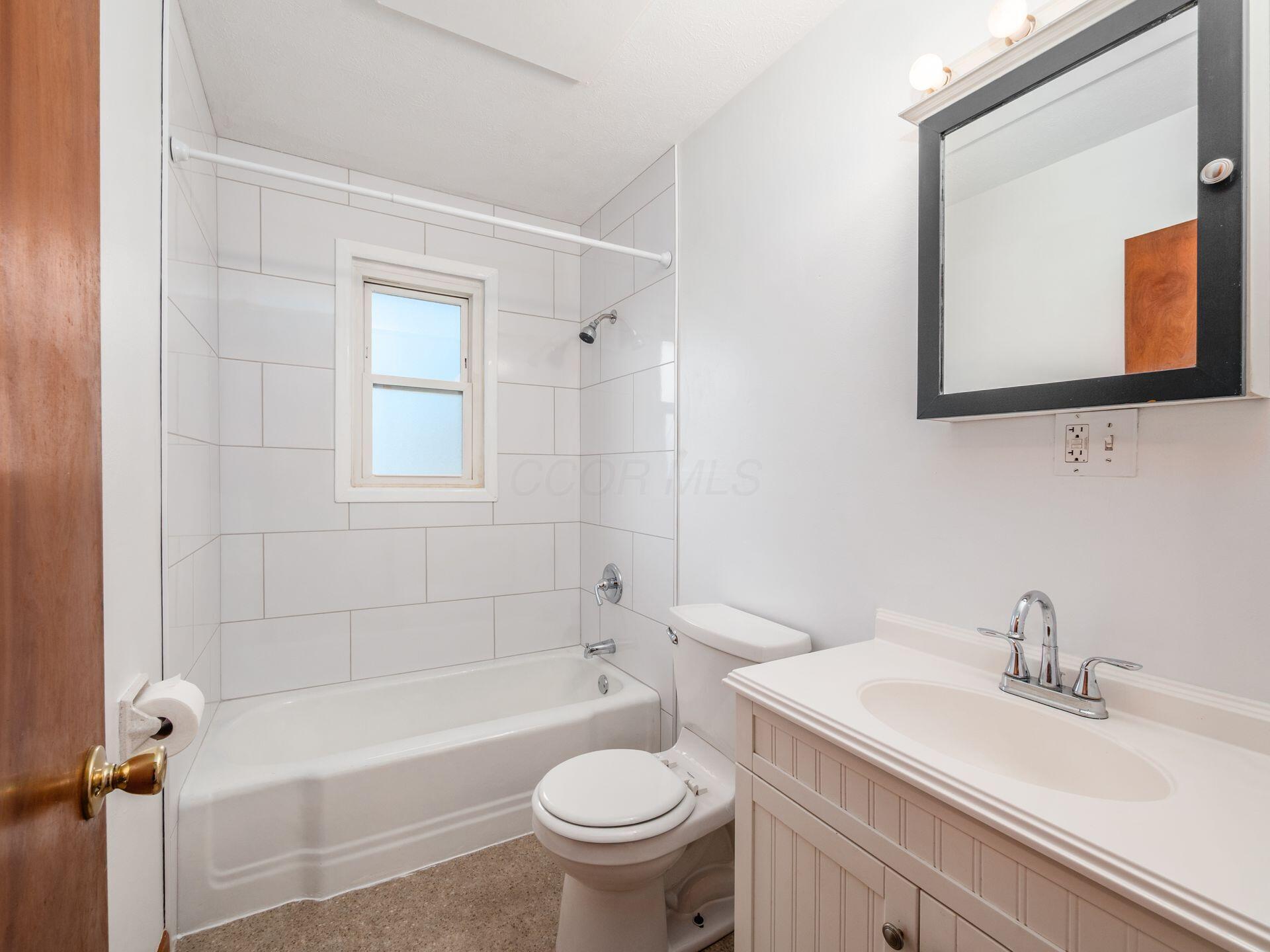12917 Jerome Road Plain City, OH 43064 - Photo 24 of 69 Full Bathroom #1