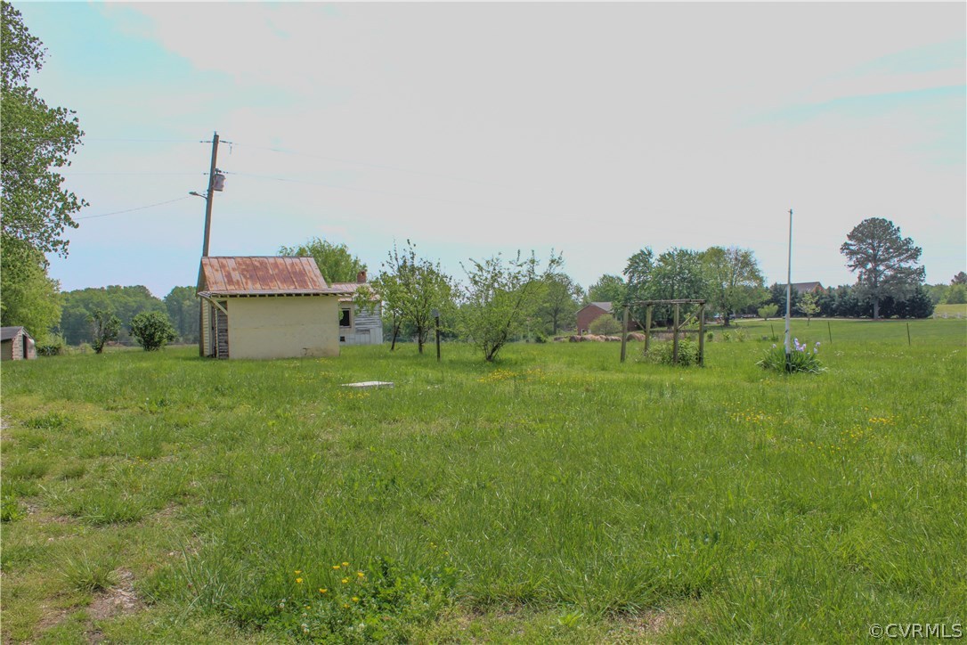 2729 Arritt Road Partlow, VA 22534 - Photo 3 of 30 a front view of a house with garden