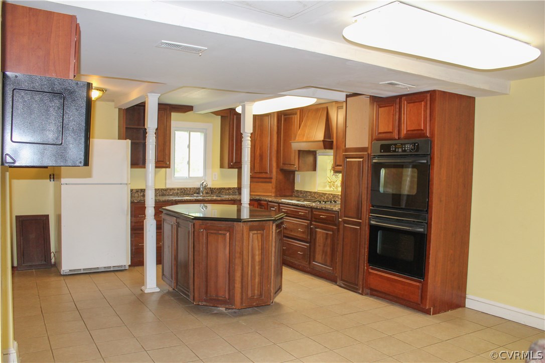 2729 Arritt Road Partlow, VA 22534 - Photo 8 of 30 a kitchen with stainless steel appliances granite countertop a refrigerator and a stove