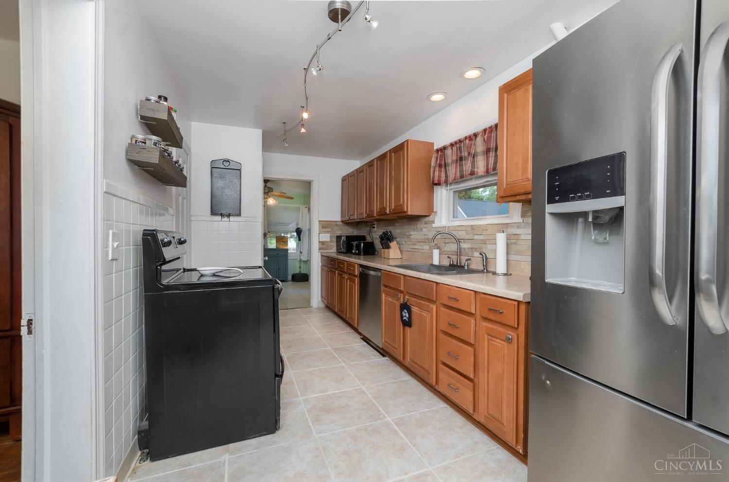 7595 Forest Road Cincinnati, OH 45230 - Photo 13 of 25 Gallery Image 13