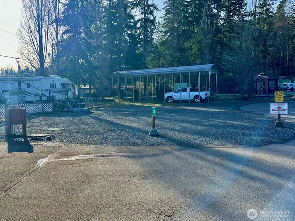 $750 | 27051 Highway 101, Unit 3, Hoodsport, WA 98548