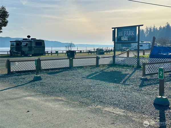 $750 | 27051 Highway 101, Unit 3, Hoodsport, WA 98548
