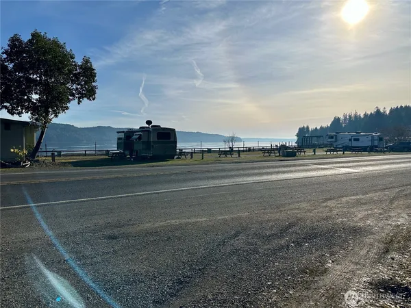 $750 | 27051 Highway 101, Unit 3, Hoodsport, WA 98548
