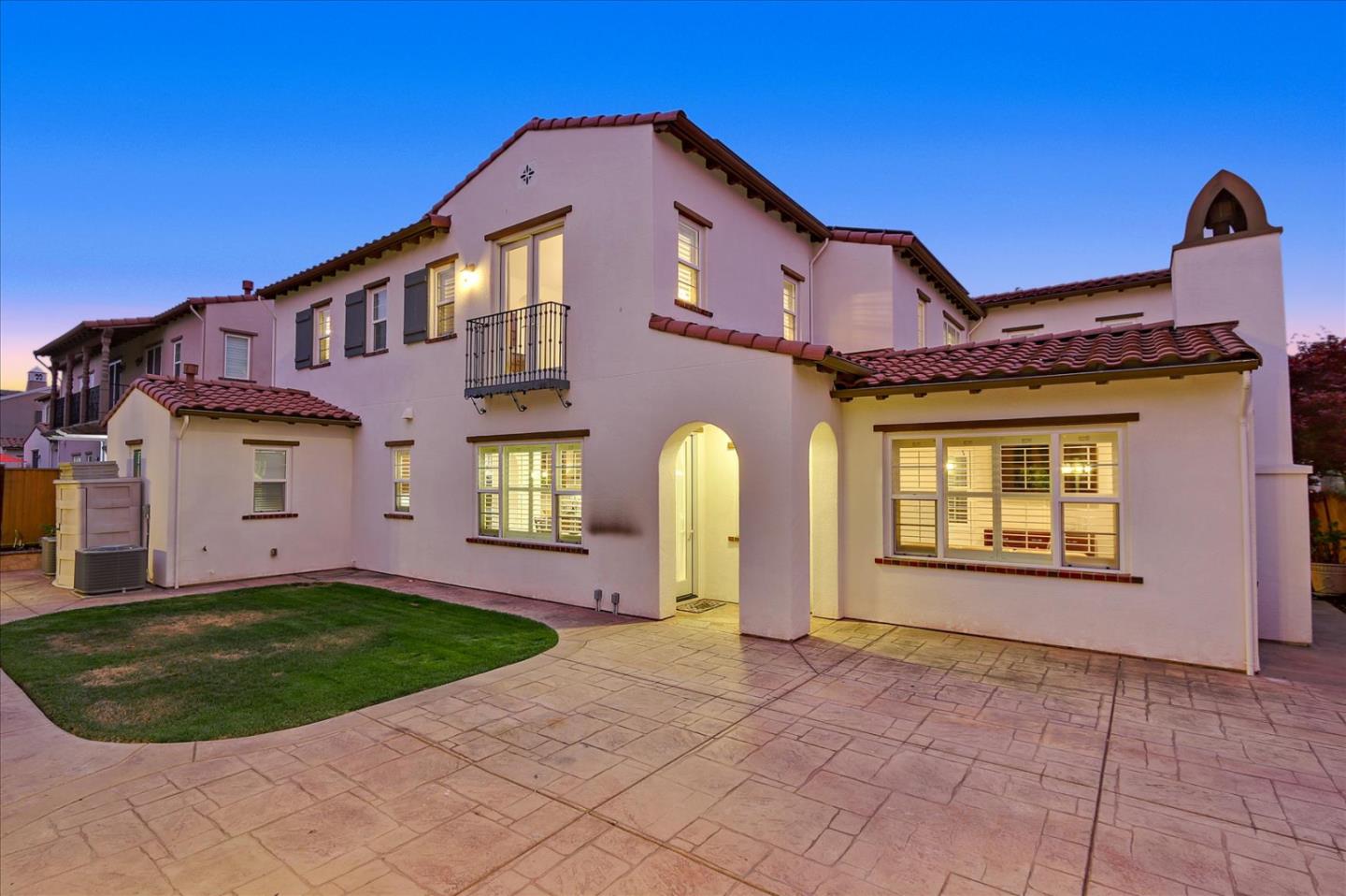 2333 Poppyview Avenue San Ramon, CA 94582 - Photo 56 of 65 a front view of a house with a yard