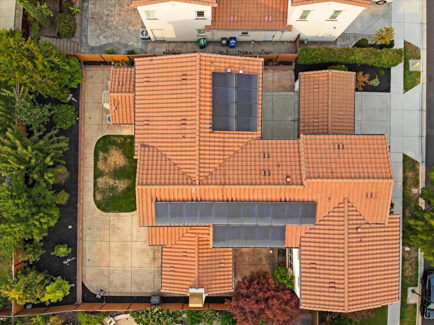 2333 Poppyview Avenue San Ramon, CA 94582 - Photo 65 of 65 a front view of a house with a garden
