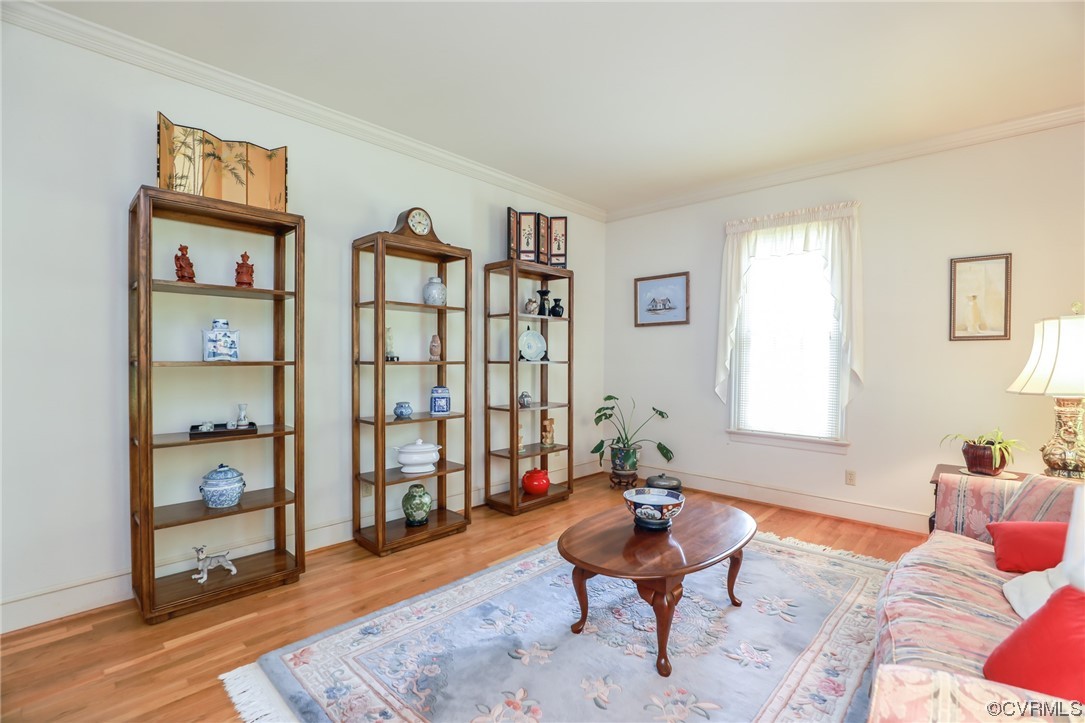 8606 Old Brompton Road Chesterfield, VA 23832 - Photo 3 of 36 a living room with furniture a rug and a window