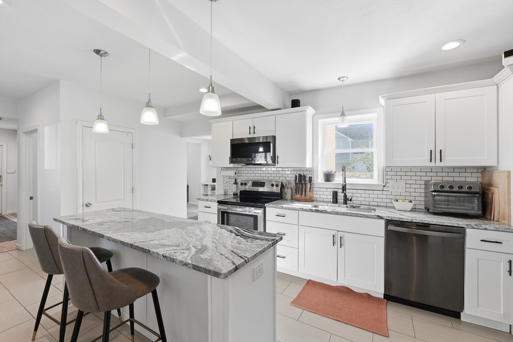 31 Green Street Hudson, MA 01749 - Photo 6 of 41