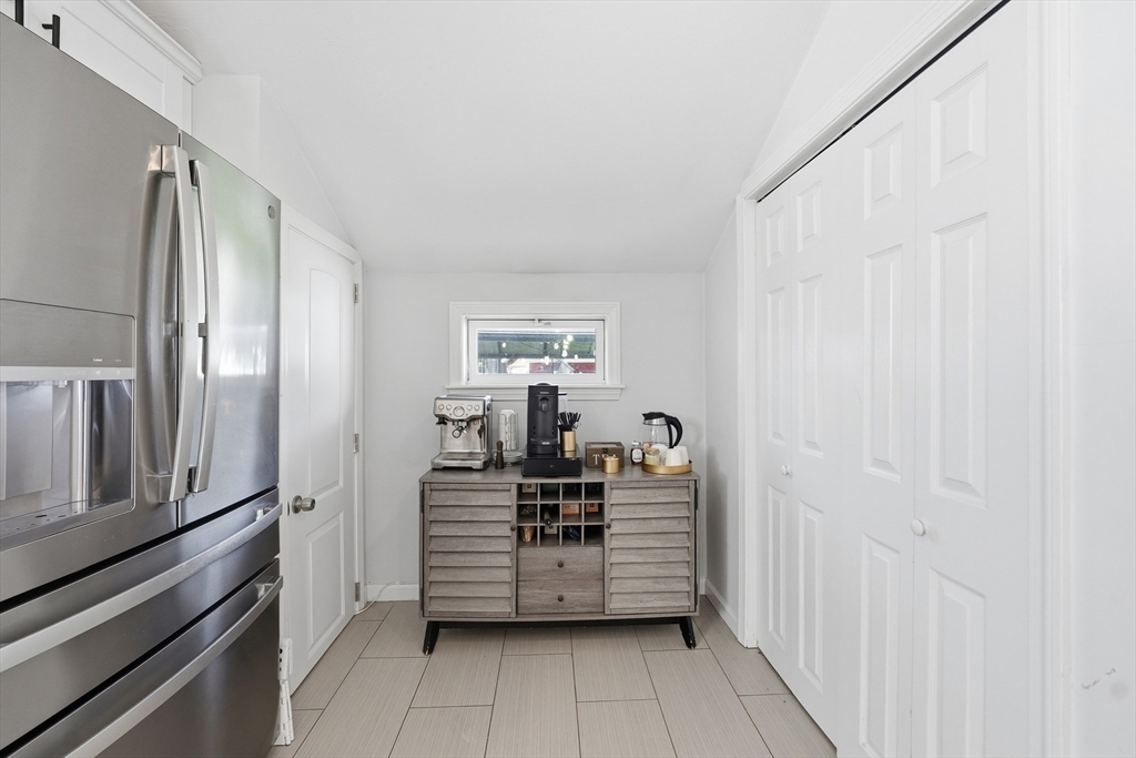 31 Green Street Hudson, MA 01749 - Photo 8 of 41
